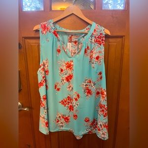NWT. Feminine sleeveless top Lightweight.